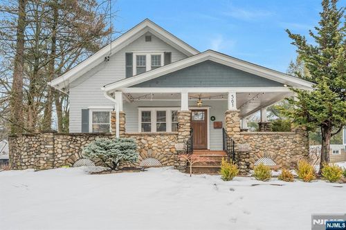 561 Lincoln Ave, Glen Rock, NJ, 07452-2007 | Card Image