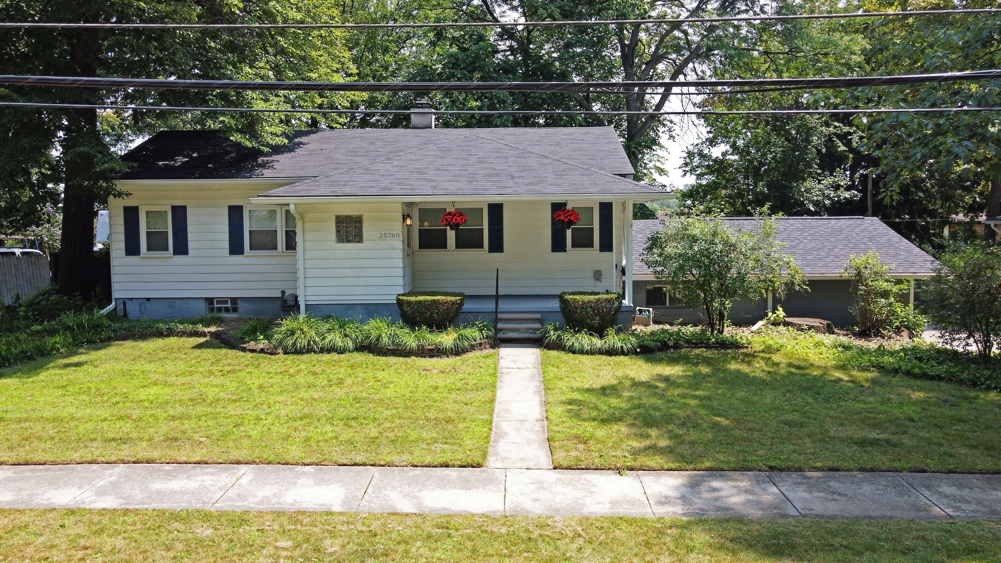 Pine View Ave, Warren, MI 48091