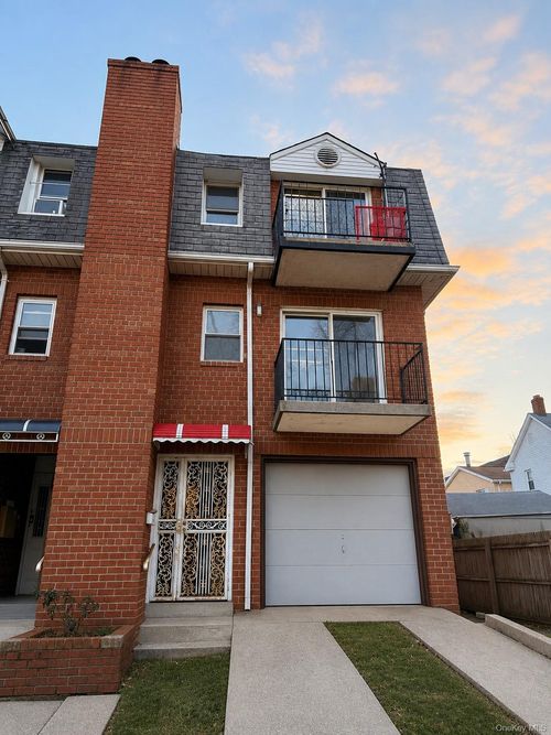 4512 Robinson St, Flushing, NY, 11355-3443 | Card Image