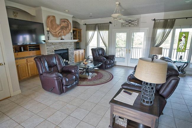 Comfortable Family Room | Image 12