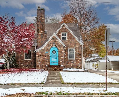 200 Baird Ave, Wadsworth, OH, 44281-2218 | Card Image