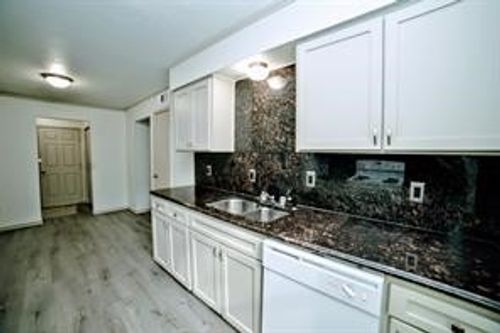 2206 Statler Dr, Carrollton, TX, 75007-5735 | Card Image