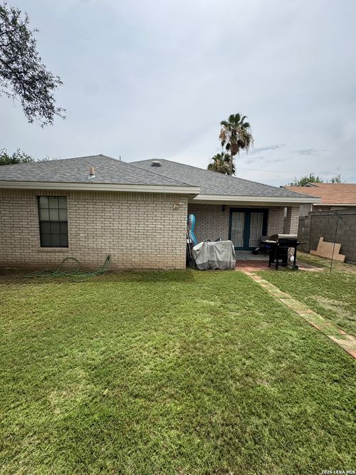 1634 Cristin Dr, Eagle Pass, TX, 78852-6462 | Card Image