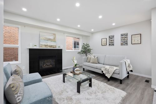 124 Laidlaw Dr, Barrie, ON, L4N7R9 | Card Image