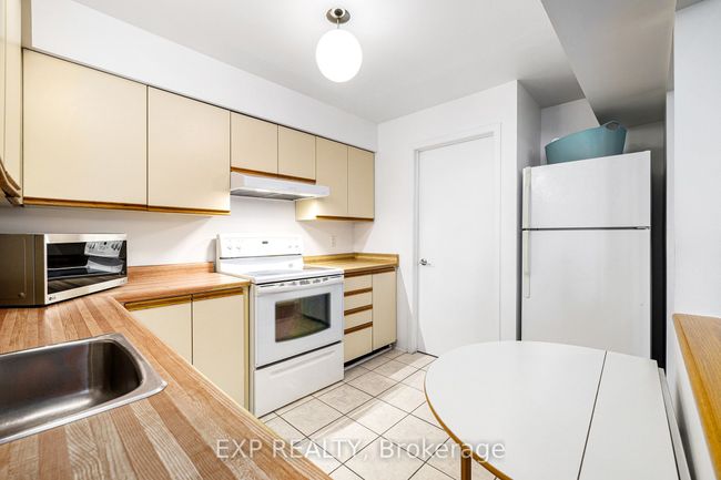 B - 207 Woodfield Dr, Condo with 2 bedrooms, 2 bathrooms and null parking in Nepean ON | Image 15