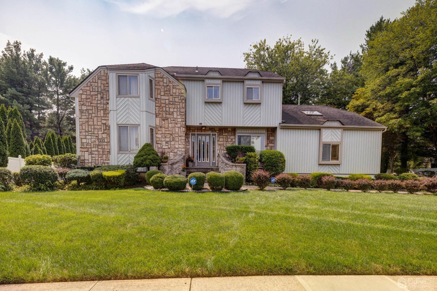 Victorian Dr, Old Bridge, NJ 08857