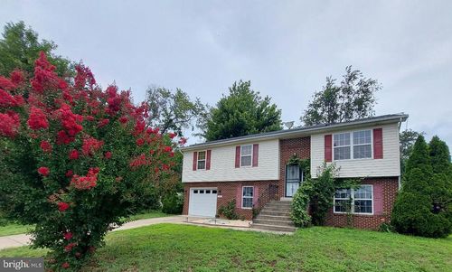 8904 Ballard Ln, CLINTON, MD, 20735-2701 | Card Image