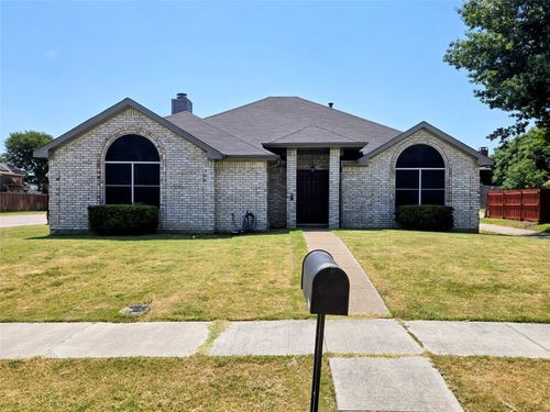 2037 Vista Dr, Lewisville, TX, 75067-7461 | Card Image