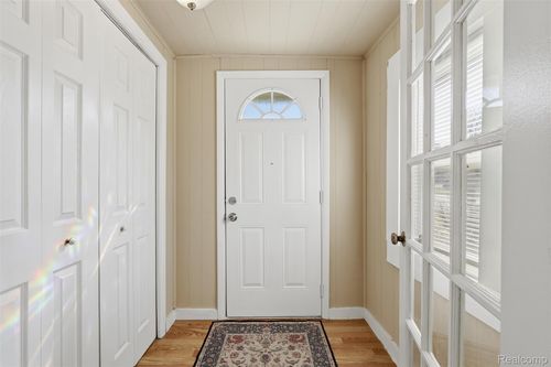 2335 Holmes Rd, Ypsilanti, MI, 48198-4246 | Card Image