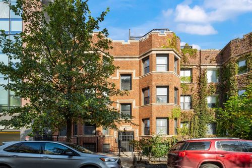 gw-746 W Cornelia Ave, Chicago, IL, 60657-7213 | Card Image