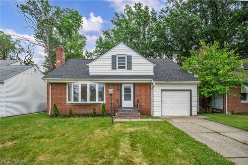 421 E 255th St, Euclid, OH, 44132-1009 | Card Image
