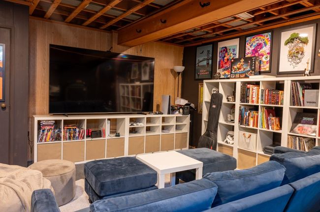 Bar / Extra Living Room | Image 22