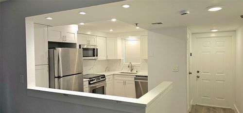 apt-109-3100 W Rolling Hills Cir, Davie, FL, 33328-1954 | Card Image