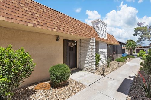 2749 Heritage Cir, Las Vegas, NV, 89121-1401 | Card Image