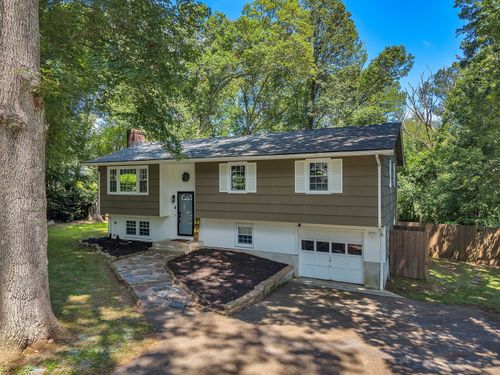 8 Oakwood Dr, Gales Ferry, CT, 06335-1628 | Card Image