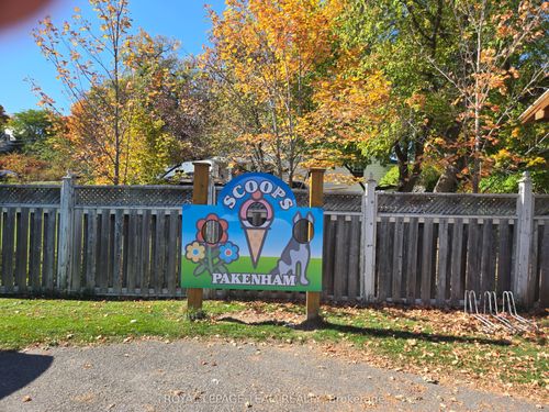 111 Waba Rd, Pakenham, ON, K0A2X0 | Card Image
