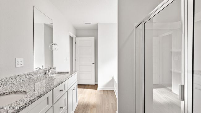 Primary Bathroom | Image 17