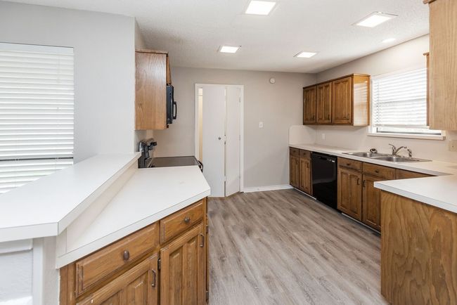 1906 Lavaca Trl, House other with 3 bedrooms, 2 bathrooms and null parking in Carrollton TX | Image 8