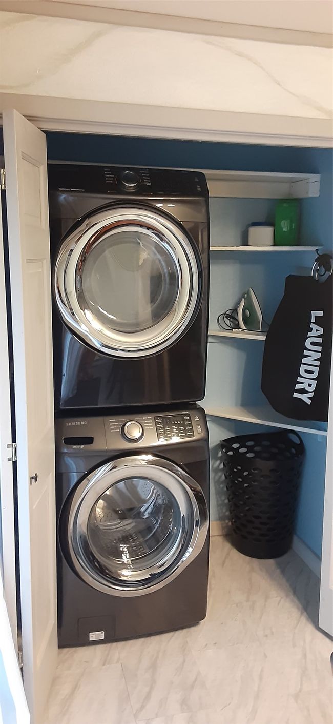Washer/dryer hookup in closet in dining area | Image 16