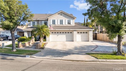 832 Carolina Cir, Corona, CA, 92882-6871 | Card Image