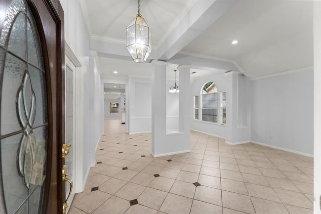 1030 Evandale Ln, House other with 4 bedrooms, 2 bathrooms and 2 parking in Sugar Land TX | Image 4