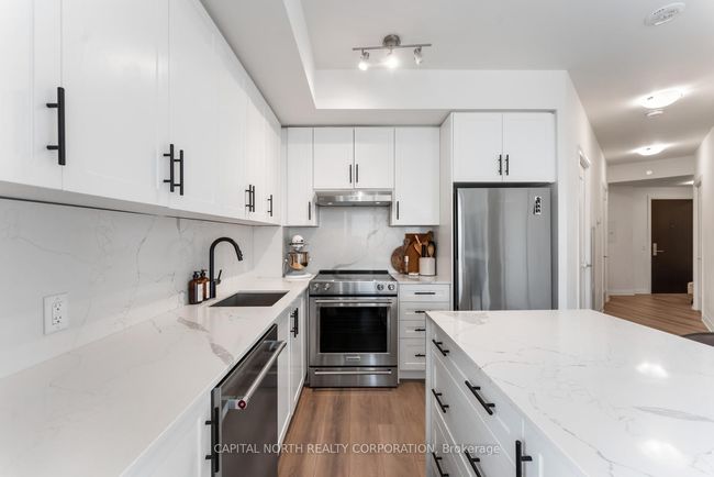 1011 - 9000 Jane St, Condo with 2 bedrooms, 2 bathrooms and 1 parking in Concord ON | Image 12