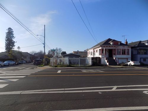 4201 West St, Emeryville, CA, 94608-4512 | Card Image
