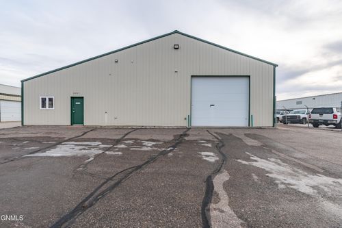 2401 Morrison Ave, Bismarck, ND, 58504-6833 | Card Image
