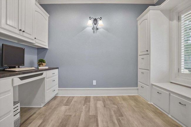 Office with Lots of Storage and Sunlight | Image 20