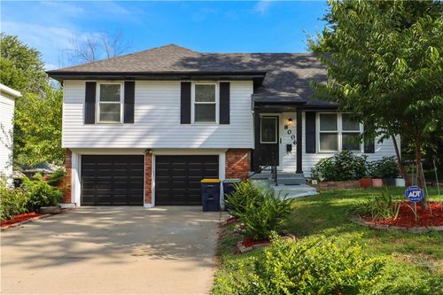8006 E 105th St, Kansas City, MO, 64134-2026 | Card Image