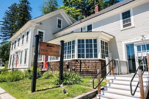 2 W Main St, Littleton, NH, 03561-3502 | Card Image