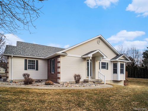 4086 Squire Hill Dr, Flushing, MI, 48433-3101 | Card Image