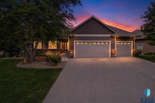 1817 S Copper Crest Cir, Sioux Falls, SD, 57110-6807 | Card Image