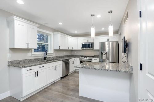 1755 E George Ave, Hazel Park, MI, 48030-2617 | Card Image