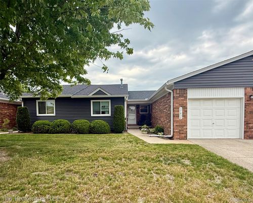 37830 Erna Dr, Sterling Heights, MI, 48312-2504 | Card Image