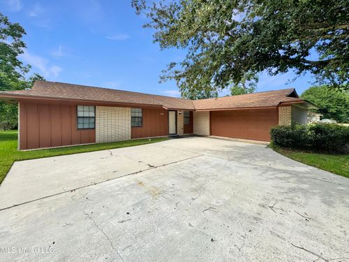 15309 Royal St, Gulfport, MS, 39503-3136 | Card Image