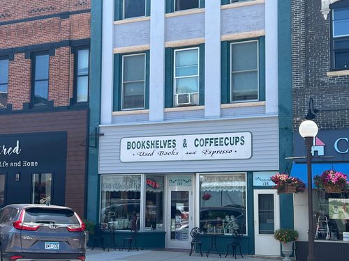 123 N Minnesota St, New Ulm, MN, 56073-1729 | Card Image