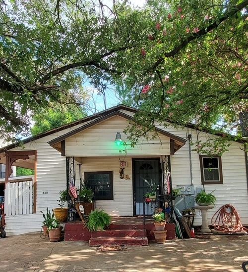 610 W 12th St, Dallas, TX, 75208-6320 | Card Image