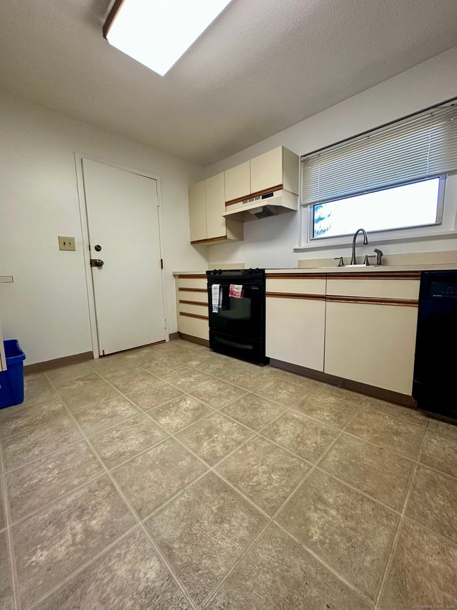APT-50 - 486 Oak Ave, Condo with 2 bedrooms, 1 bathrooms and 2 parking in Cheshire CT | Image 22