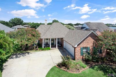 17594 Lake Azalea Dr, House other with 3 bedrooms, 2 bathrooms and null parking in Baton Rouge LA | Image 1