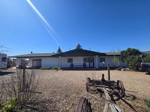 402 1 Avenue, Warner, AB, T0K2L0 | Card Image