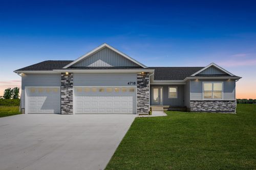 4718 Wild Horse Dr, Cedar Falls, IA, 50613-8347 | Card Image