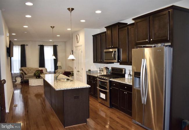 517 Pebblebrook Ln, Townhouse with 3 bedrooms, 4 bathrooms and null parking in GLEN BURNIE MD | Image 4