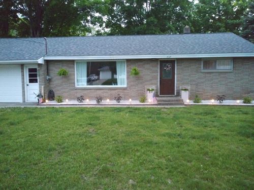 307 Westwood Ave, Fremont, MI, 49412-1054 | Card Image