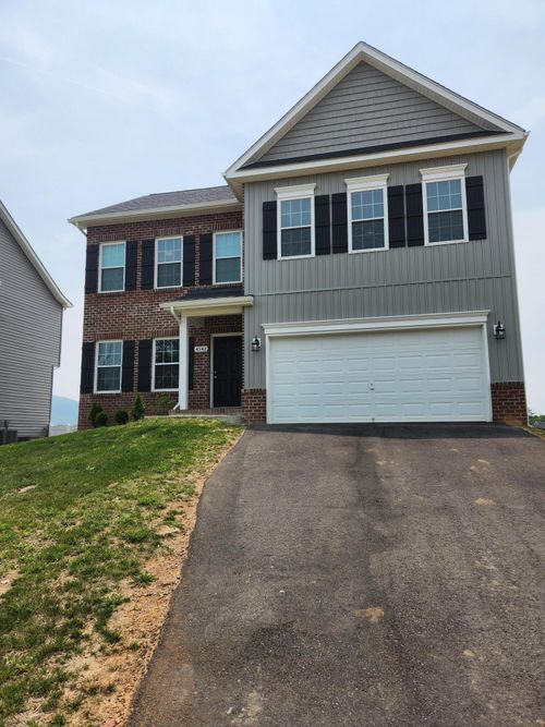 4942 Warrior Dr, Salem, VA, 24153-5814 | Card Image