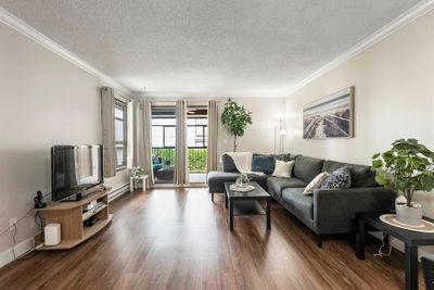 206 - 1480 Vidal St, Condo with 2 bedrooms, 2 bathrooms and 1 parking in White Rock BC | Image 2