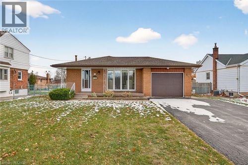 90 Pottruff Rd N, Hamilton, ON, L8H2M1 | Card Image