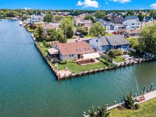 34 Cape Rd, Amityville, NY, 11701-4006 | Card Image