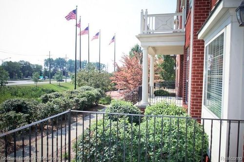 2-1582 Devon Ln, Troy, MI, 48084-7052 | Card Image