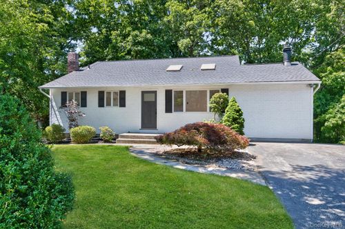 21 Gay Lore Dr, Huntington, NY, 11743-5604 | Card Image